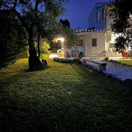 B&B Villa Mediterranee Con Parking Space Trani Exterior foto
