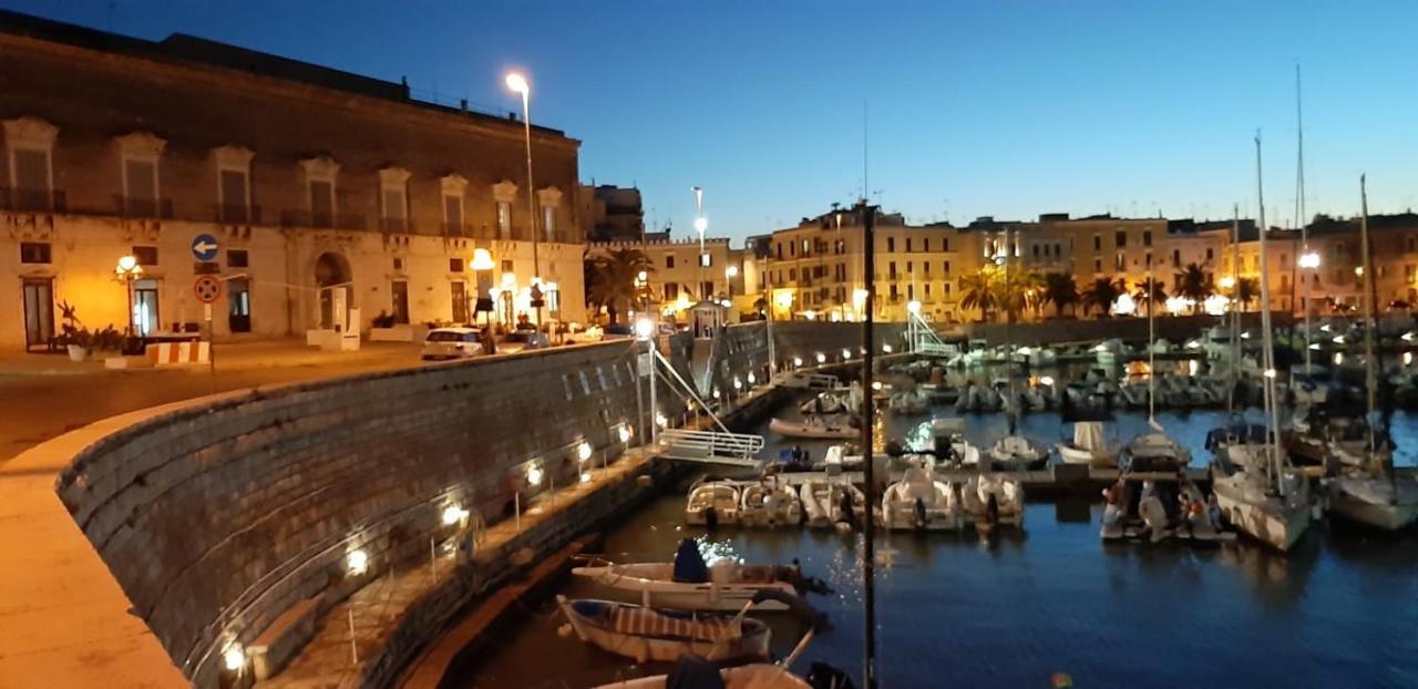 B&B Villa Mediterranee Con Parking Space Trani Exterior foto