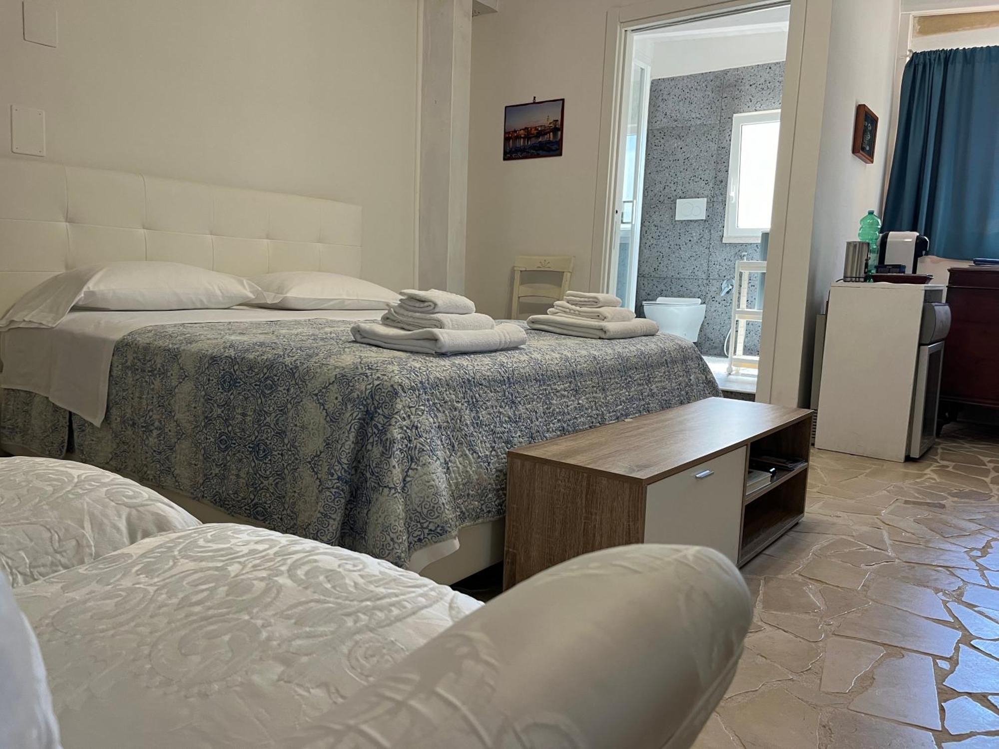 B&B Villa Mediterranee Con Parking Space Trani Exterior foto