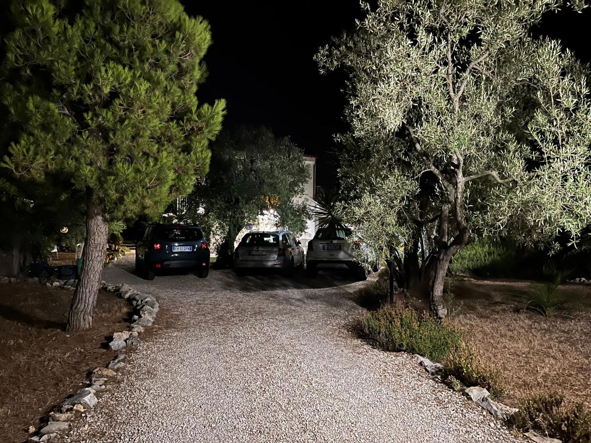 B&B Villa Mediterranee Con Parking Space Trani Exterior foto