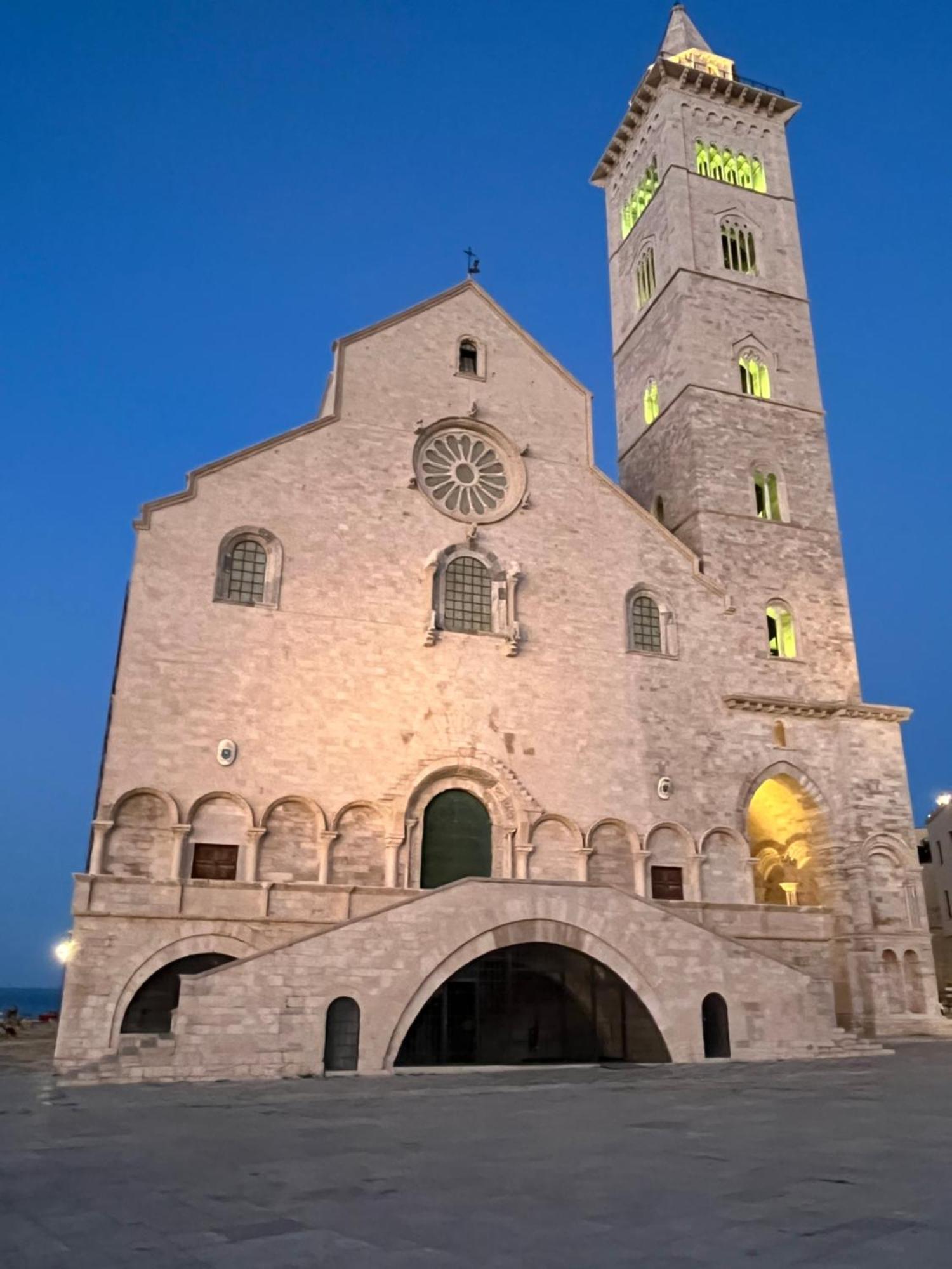 B&B Villa Mediterranee Con Parking Space Trani Exterior foto