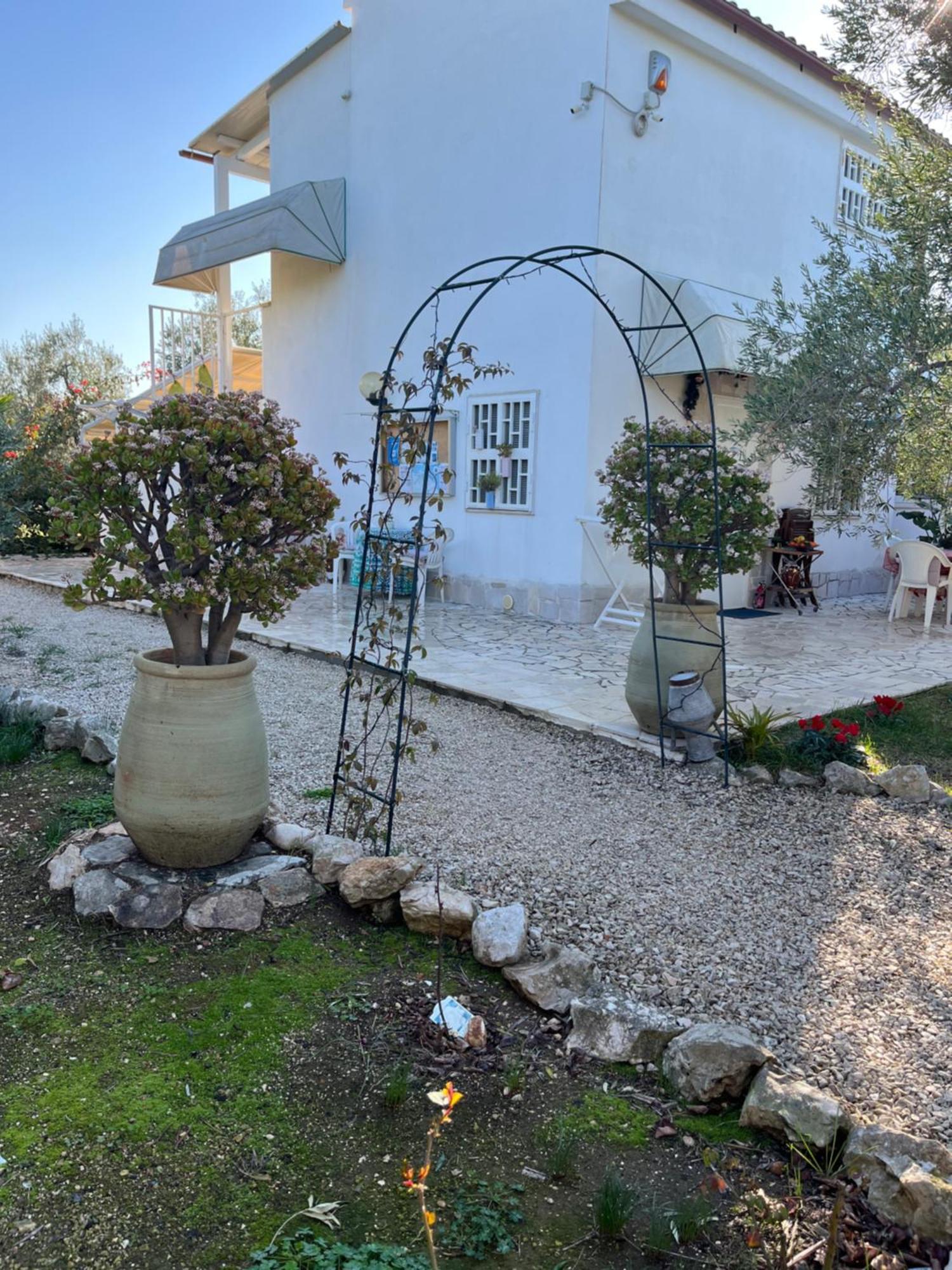B&B Villa Mediterranee Con Parking Space Trani Exterior foto